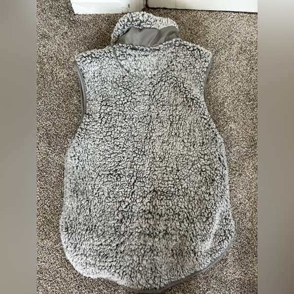 Abercrombie and Fitch Sherpa Vest - Picture 3 of 3